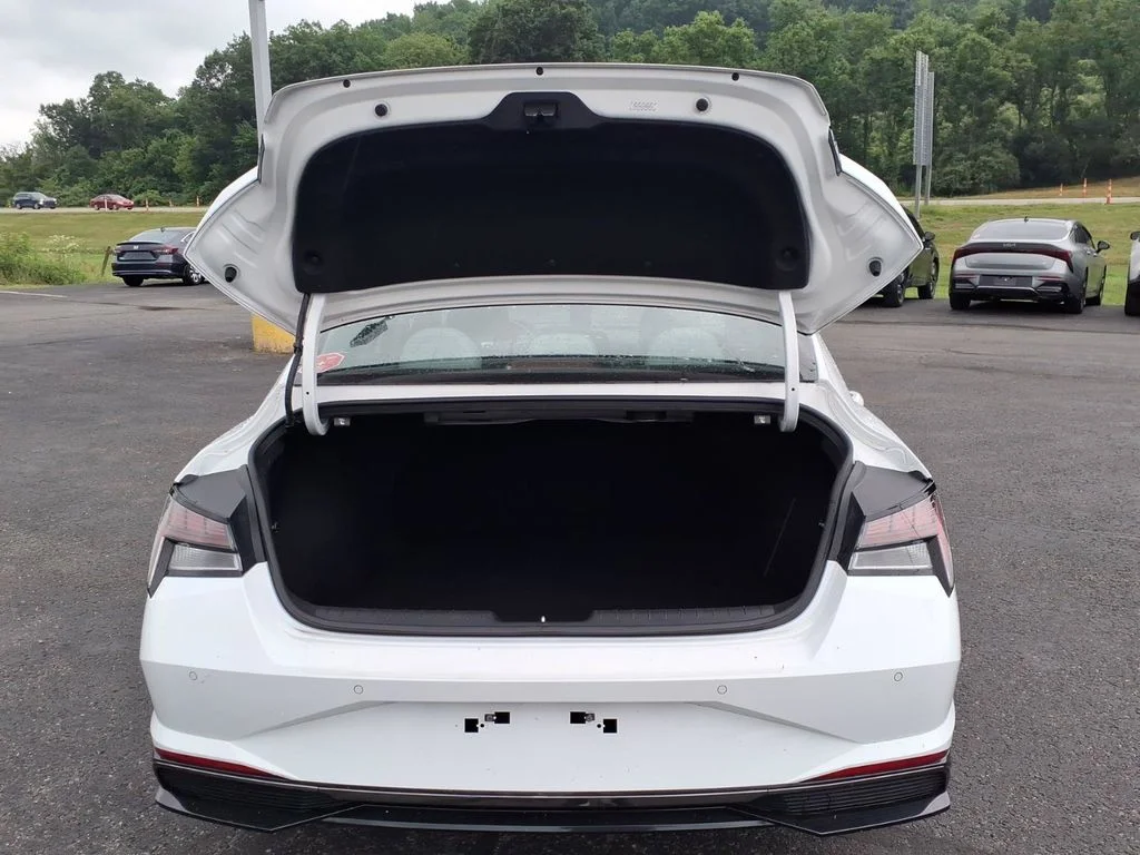 Used 2022 White Hyundai Limited image 18
