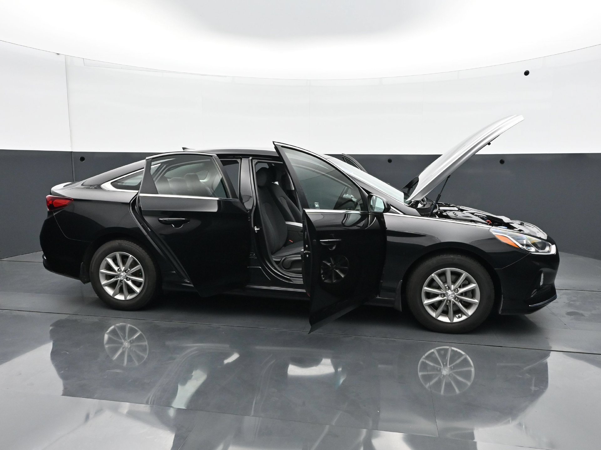 Used 2019 Phantom Black Hyundai SE 2.4L image 32