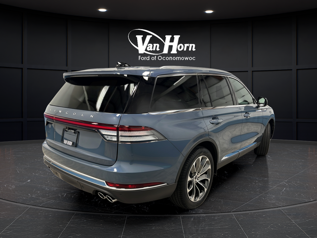 Used 2025 Whisper Blue Metallic Clearcoat Lincoln Reserve image 7