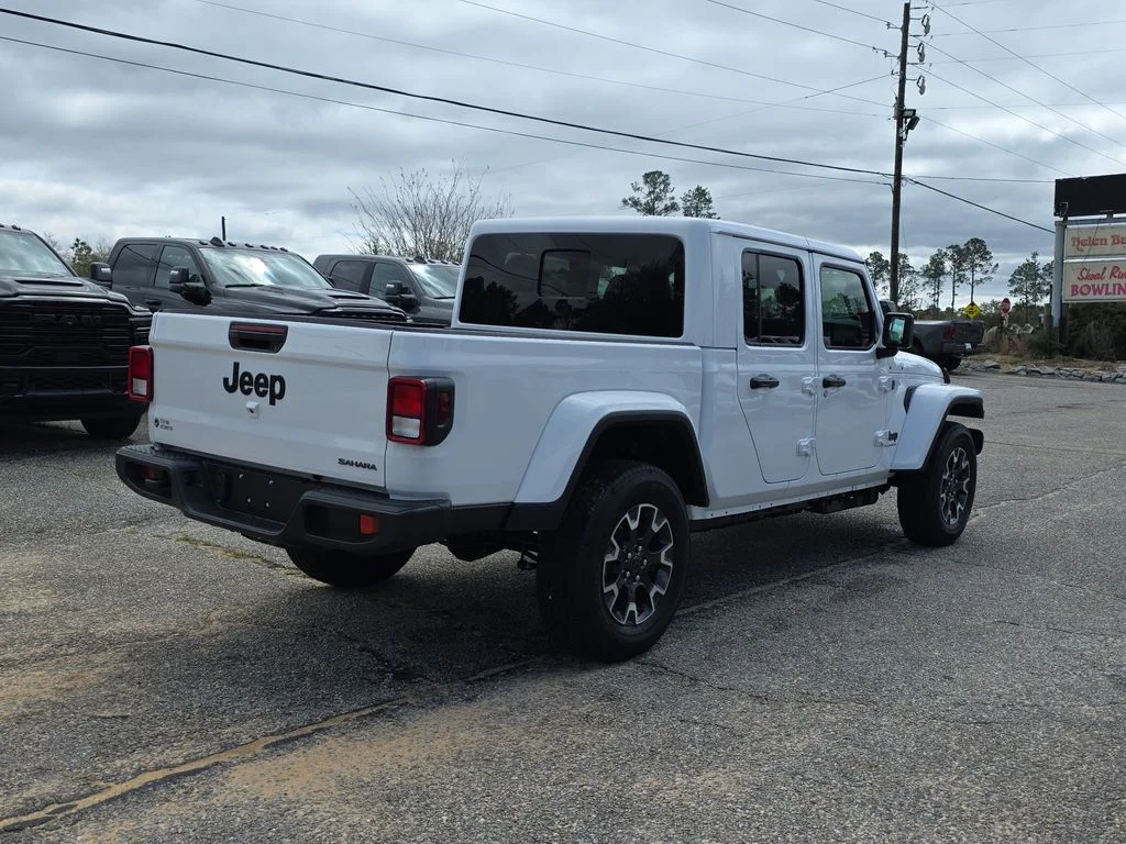 New 2026 Bright White Clear-Coat Exterior Paint Jeep Sahara image 4