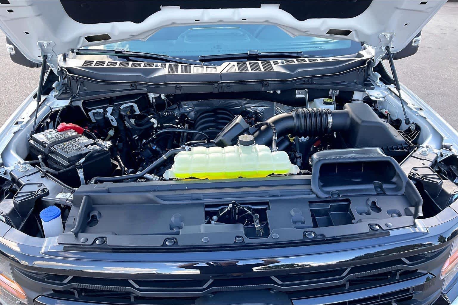 New 2026 Oxford White Ford XLT image 16