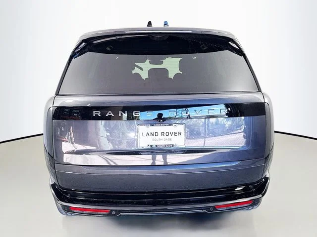 New 2026 Carpathian Grey Land Rover SE image 6