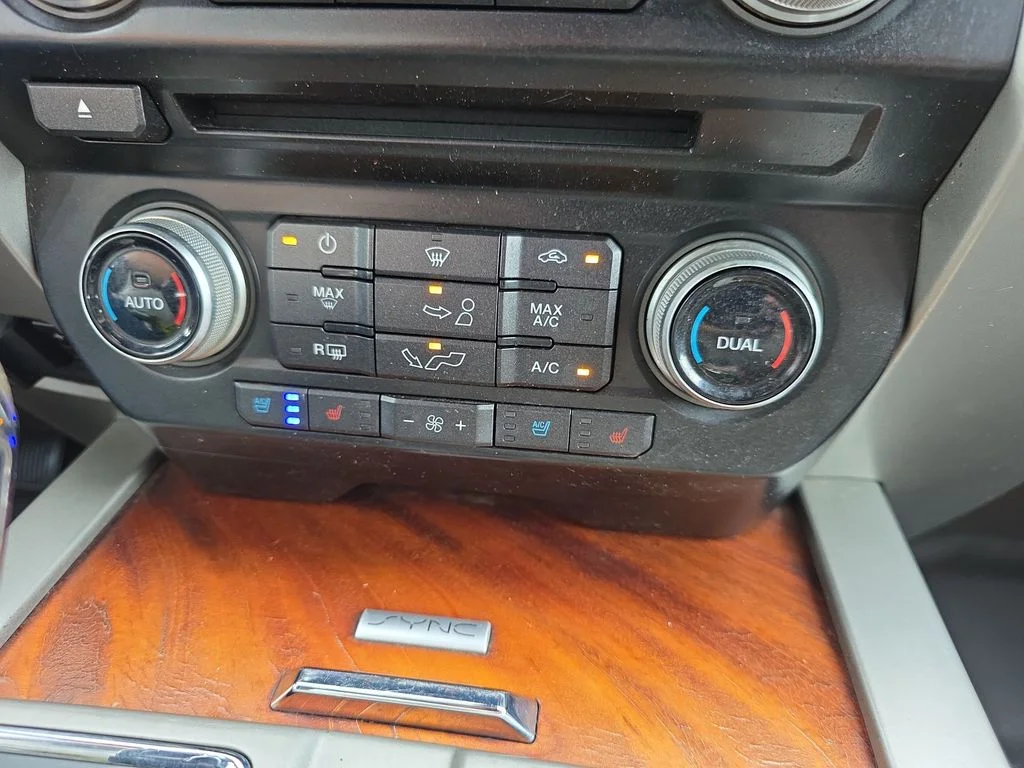 Used 2015  Ford King Ranch image 30