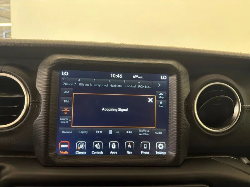 Used 2022 Silver Jeep Overland image 21