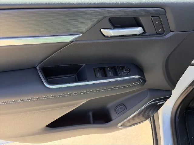 New 2027 White GMC Elevation image 15