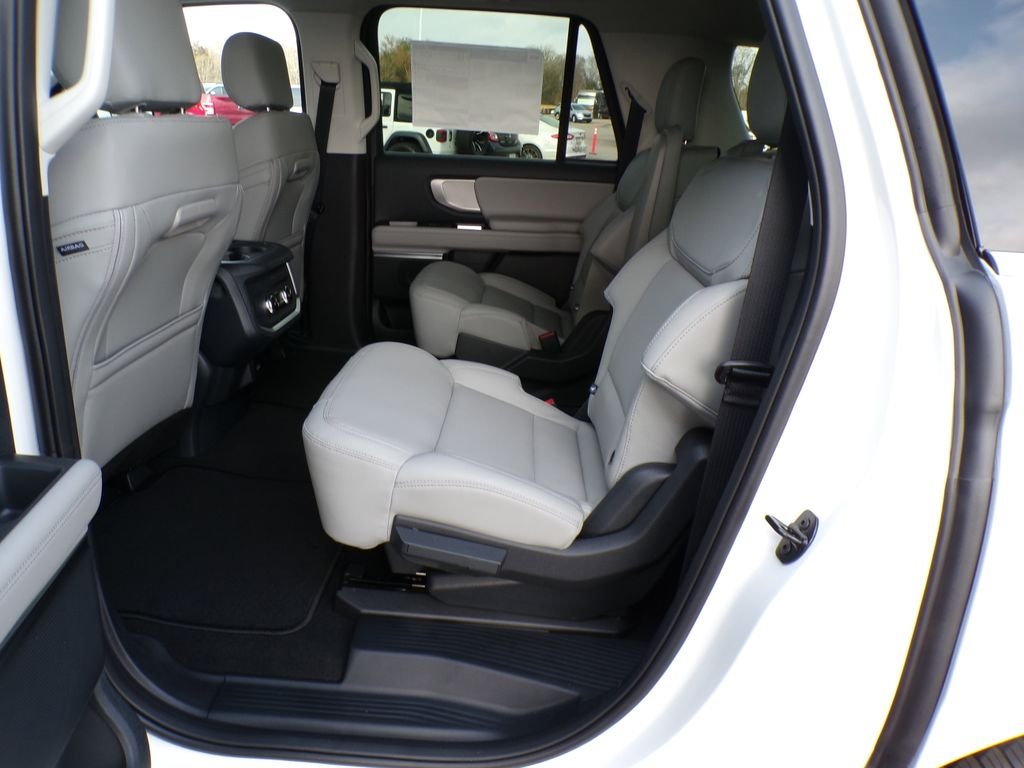 New 2026 Star White Metallic Tri-Coat Ford MAX Active image 28