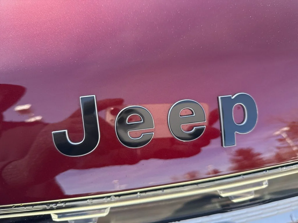New 2026 Velvet Red Pearl-Coat Exterior Paint Jeep  image 12