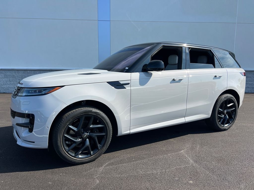 Used 2023  Land Rover SE Dynamic image 1