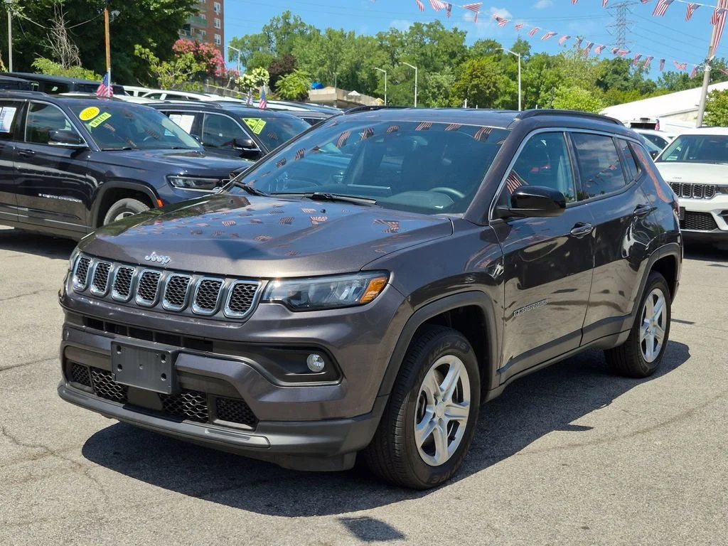 Used 2024 Gray Jeep Latitude image 1