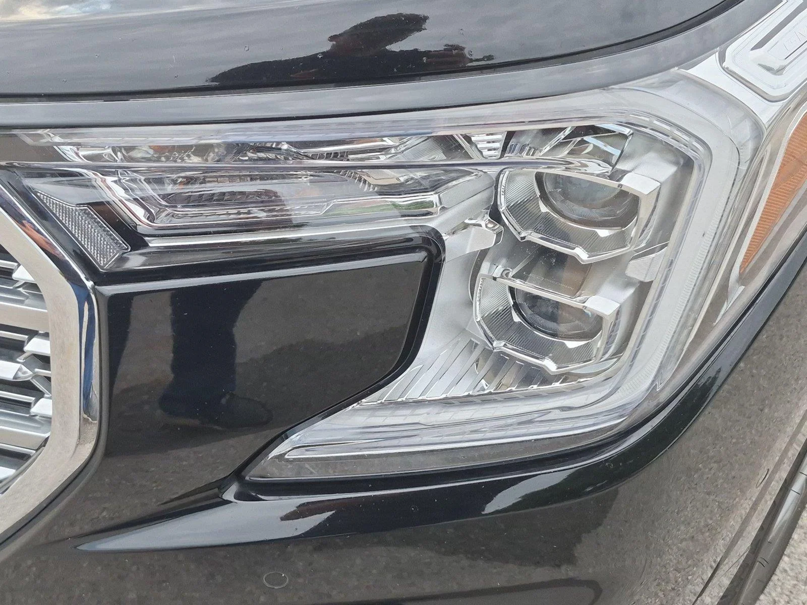 Used 2023 Ebony Twilight Metallic GMC Denali image 9