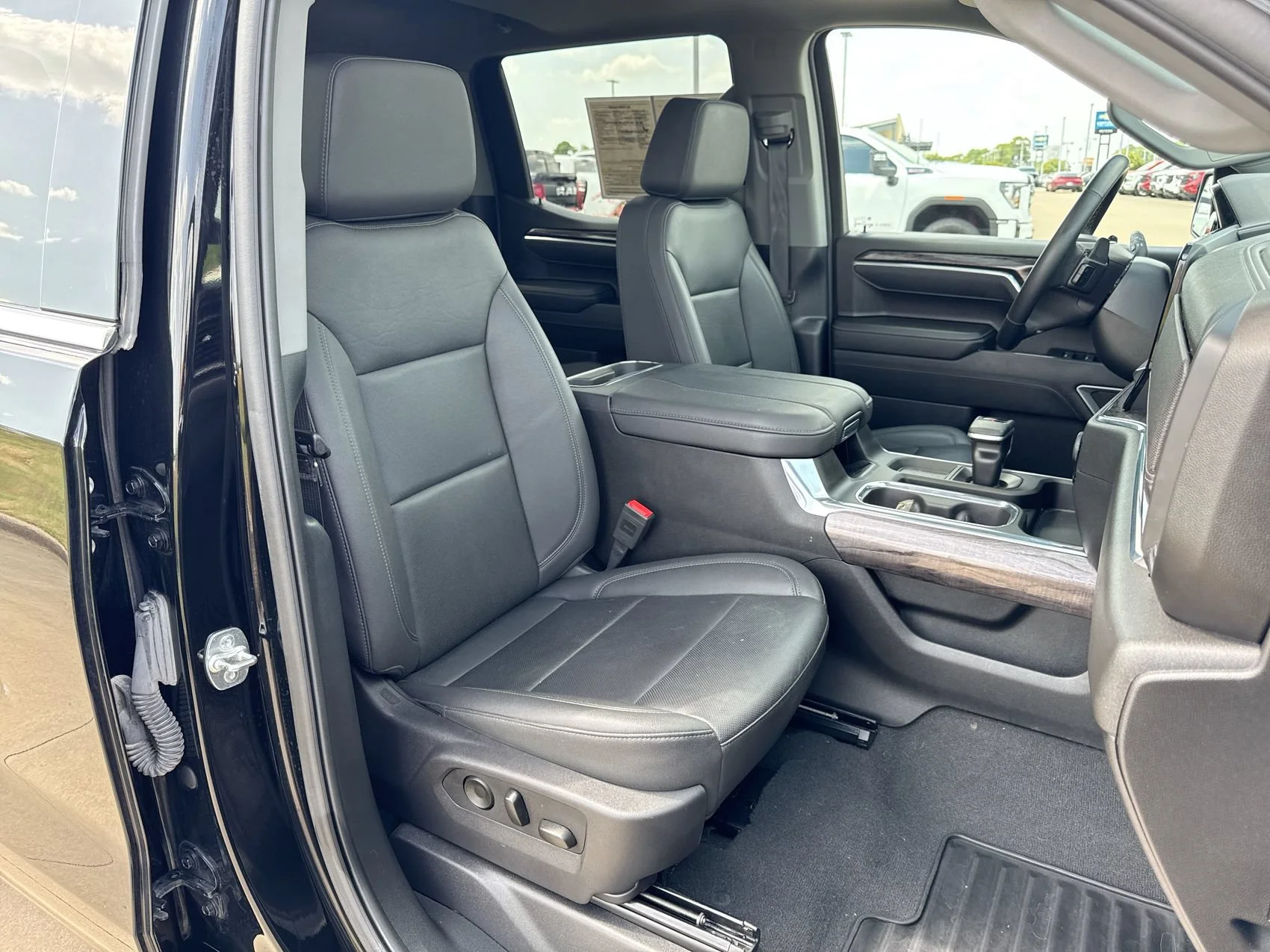 Used 2025 Black Chevrolet LTZ image 25