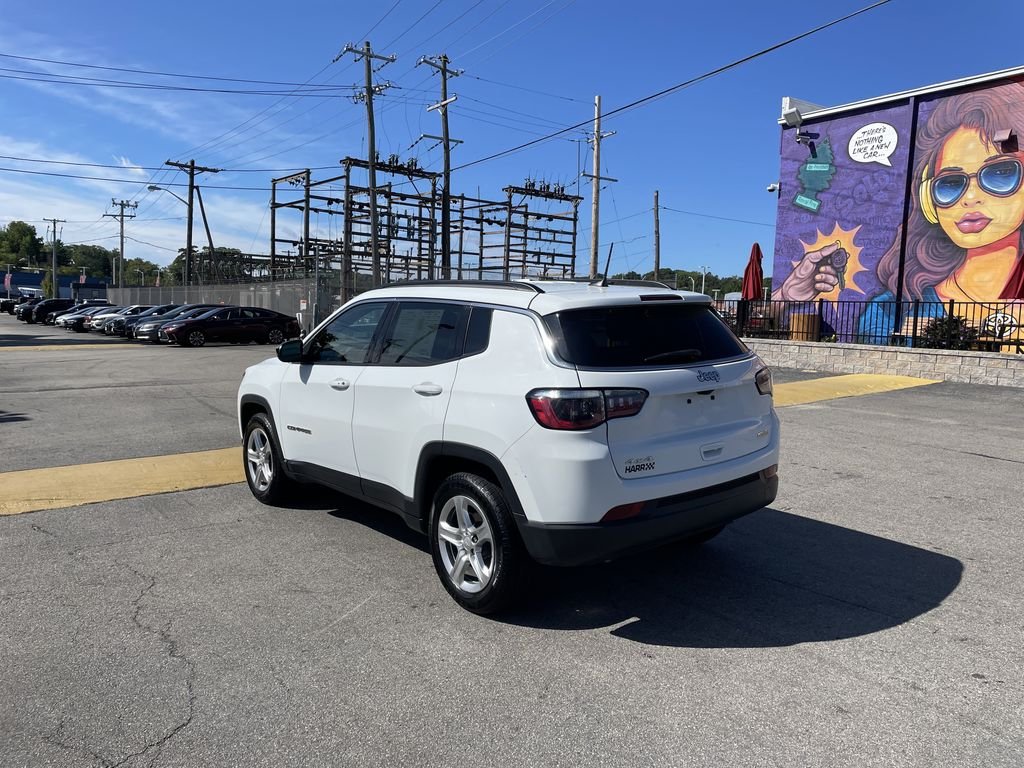 Used 2024 White Jeep Latitude image 3