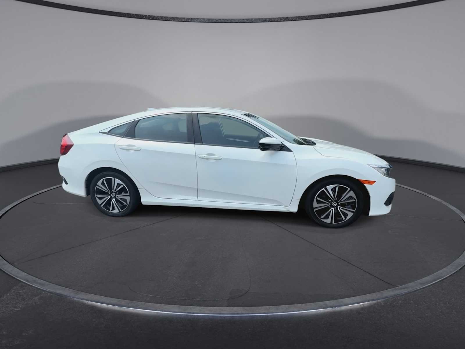 2017 Honda Civic EX-T - Photo 9