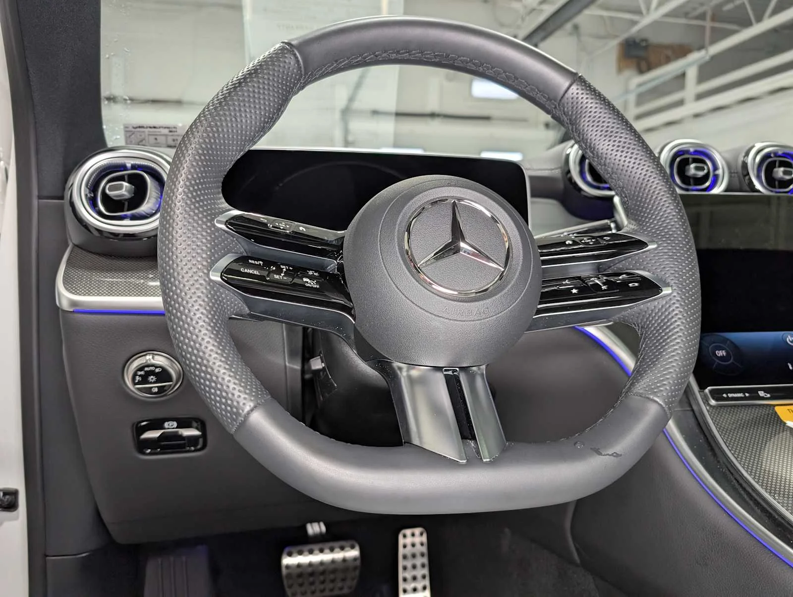 Used 2026 Polar White Mercedes-Benz GLC 300 image 34
