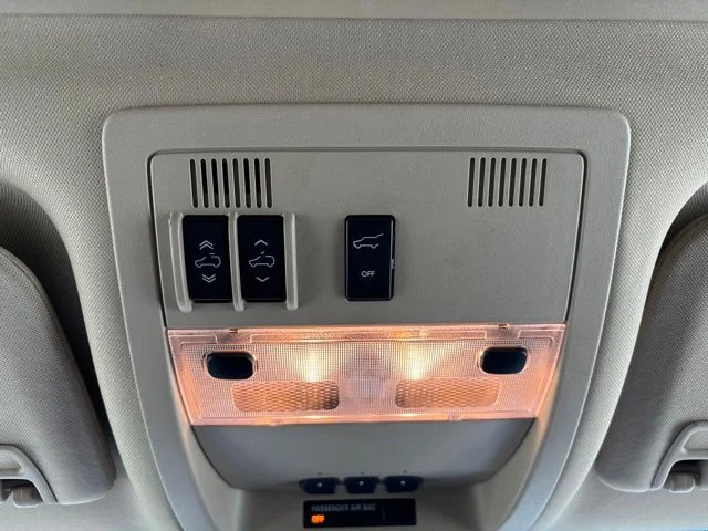 Used 2014 White Diamond Tricoat GMC Denali image 31