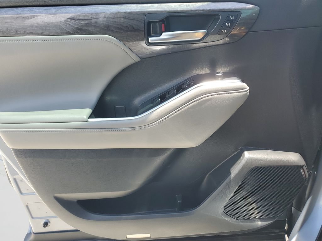 Used 2022  Toyota Platinum image 20