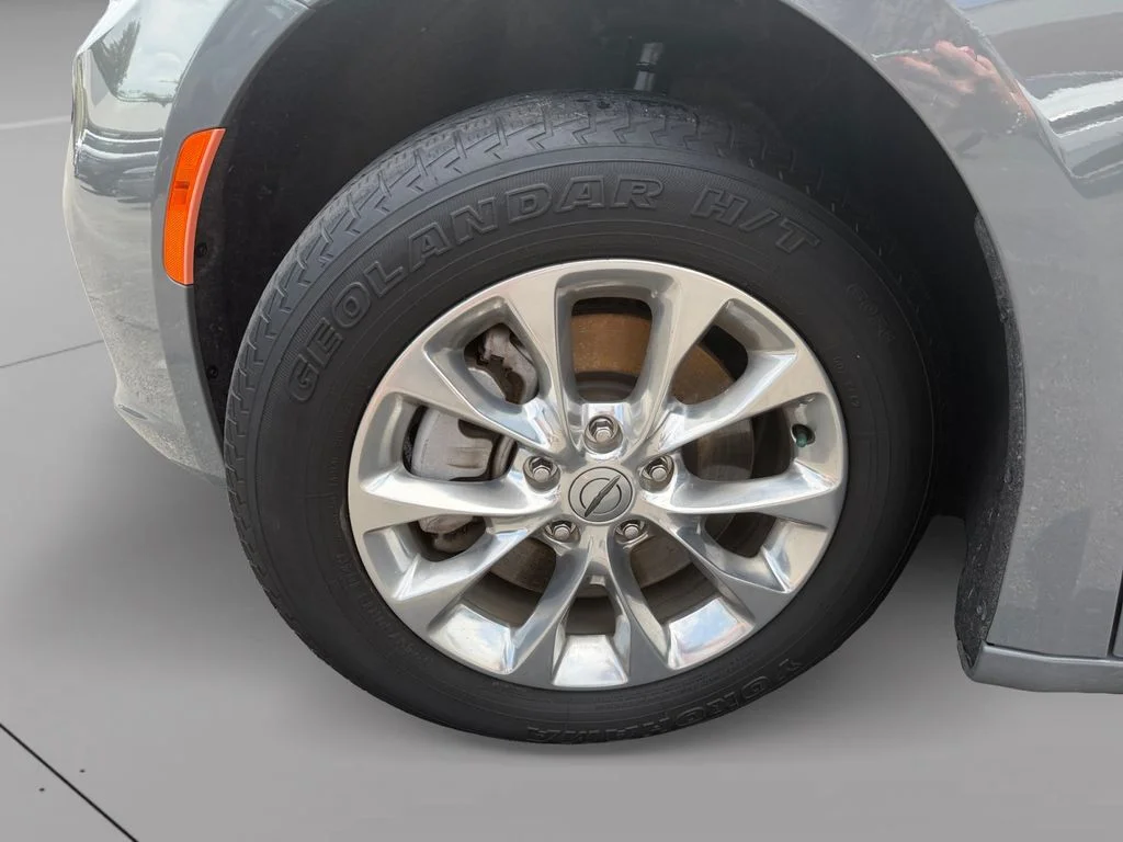 Used 2022 White Chrysler Touring L image 9