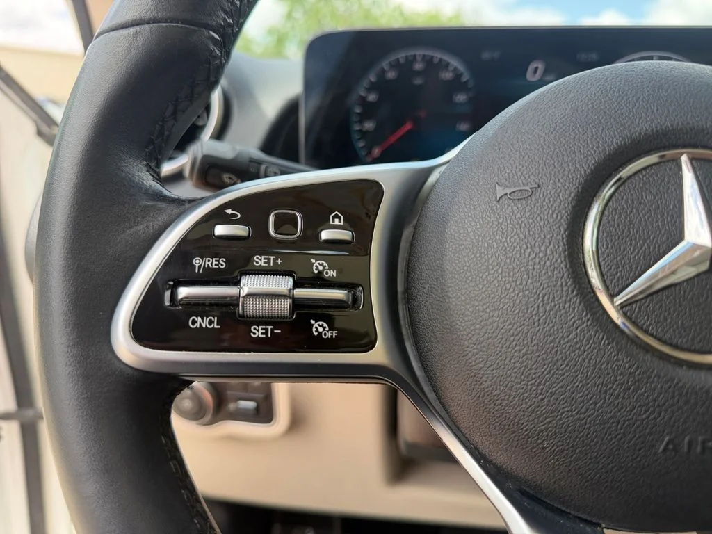 Used 2022  Mercedes-Benz GLB 250 image 24