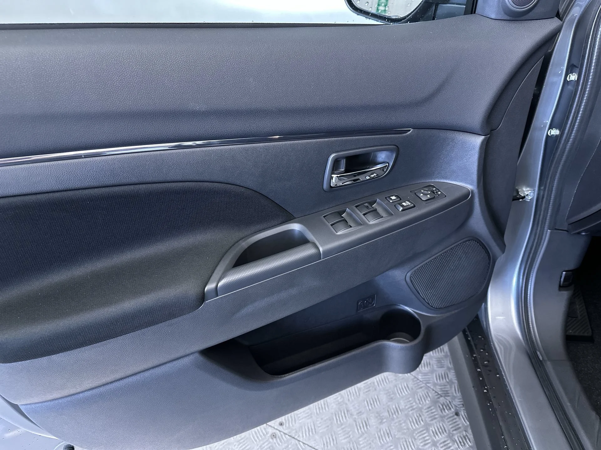 New 2026 Mercury Gray Metallic Mitsubishi S image 14