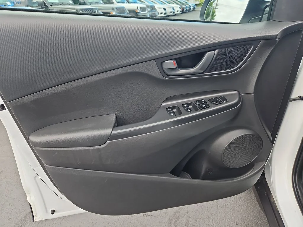Used 2023 Lunar White Hyundai SEL image 10