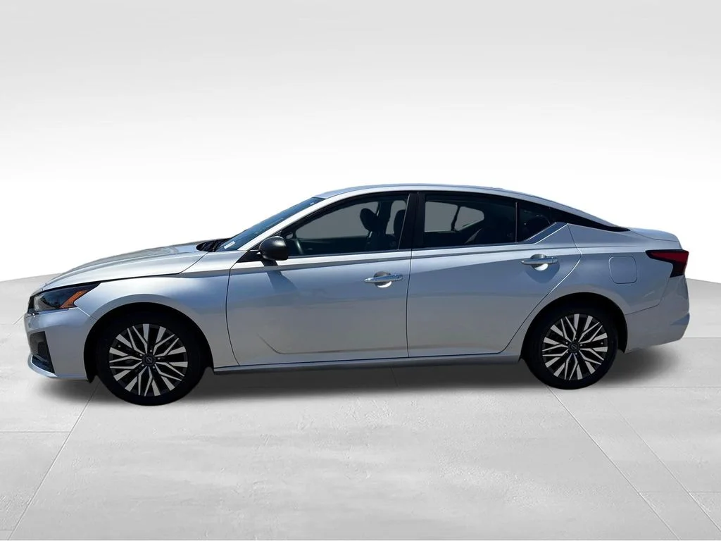 Used 2024 Silver Nissan 2.5 SV image 2
