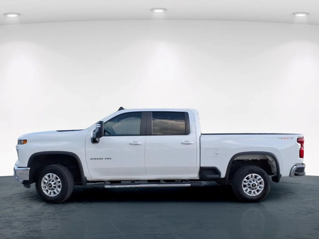 Used 2024 White Chevrolet LT image 14