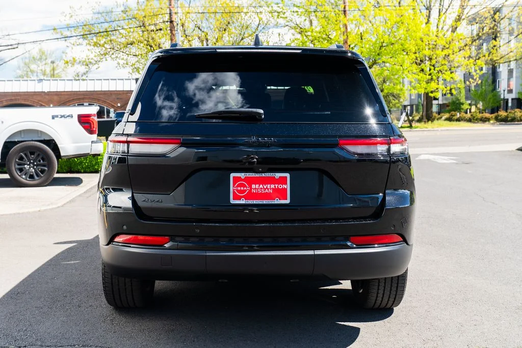 Used 2024 Black Jeep Altitude X image 5