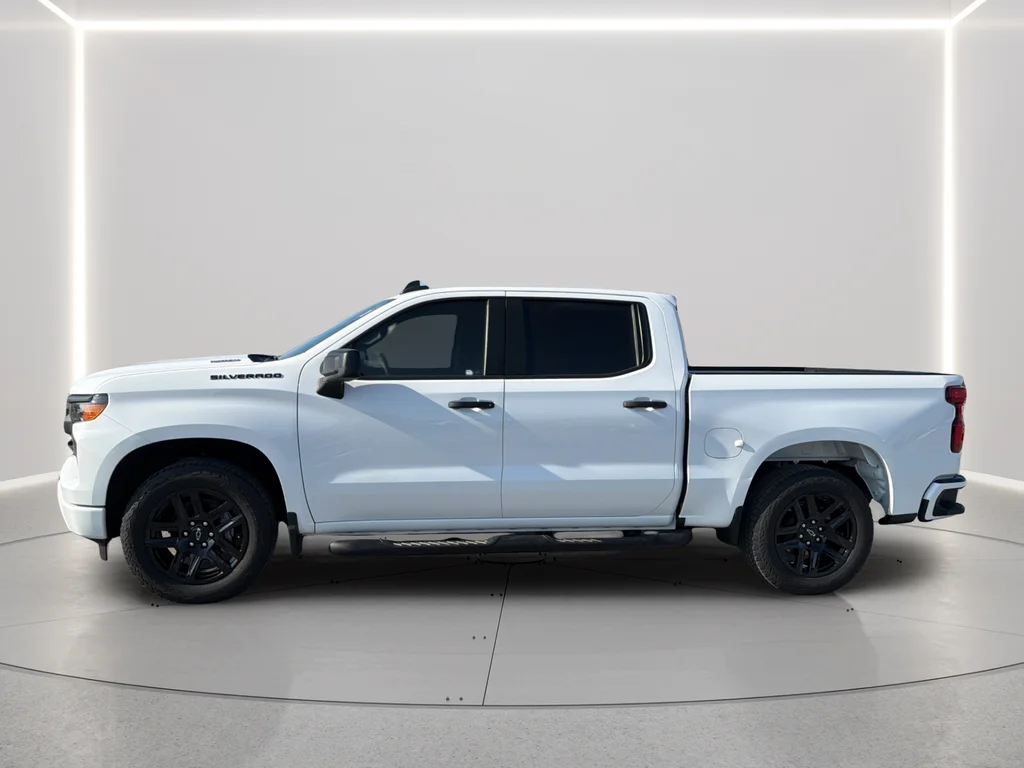 Used 2024 White Chevrolet Custom image 13