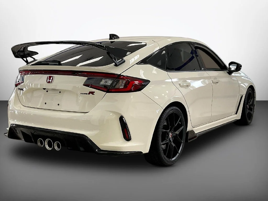 Used 2025 Championship White Honda  image 6