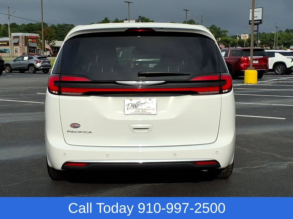 Used 2024 White Chrysler Touring L image 7