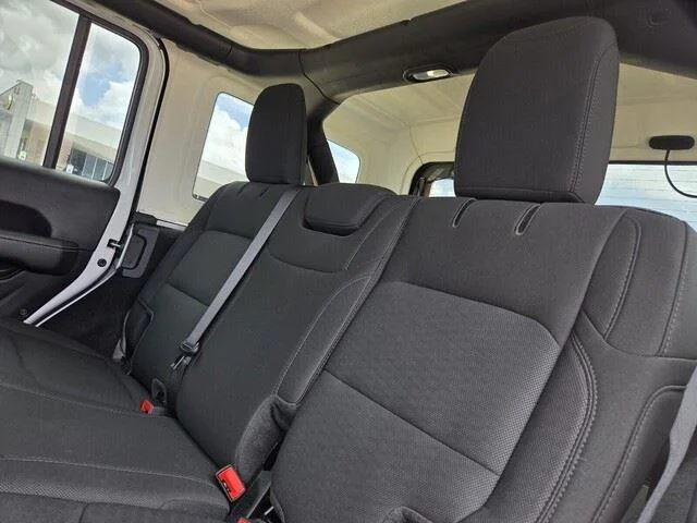 Used 2021 Bright White Clearcoat Jeep Unlimited Sahara image 26