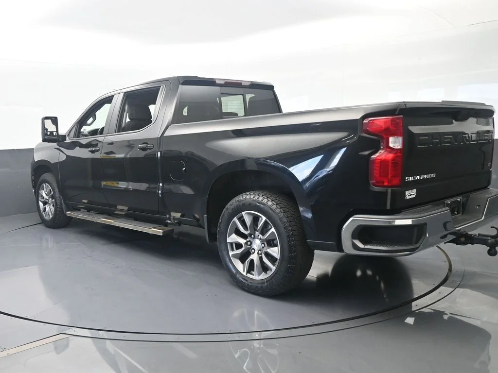 Used 2021 Black Chevrolet LT image 4