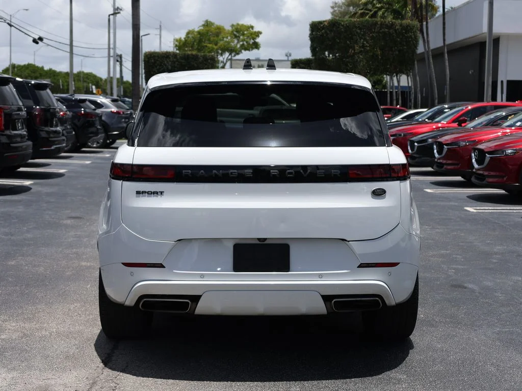 Used 2023 White Land Rover SE Dynamic image 6
