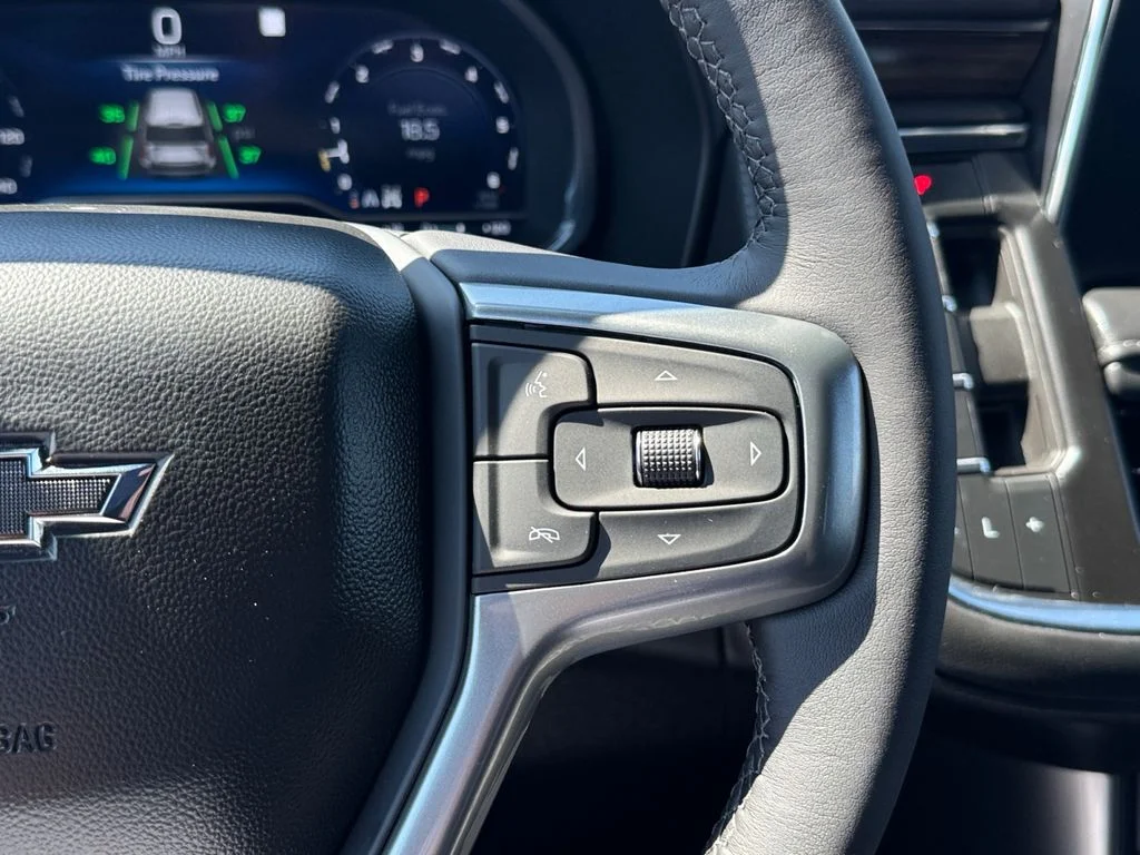 Used 2022 White Chevrolet Z71 image 12