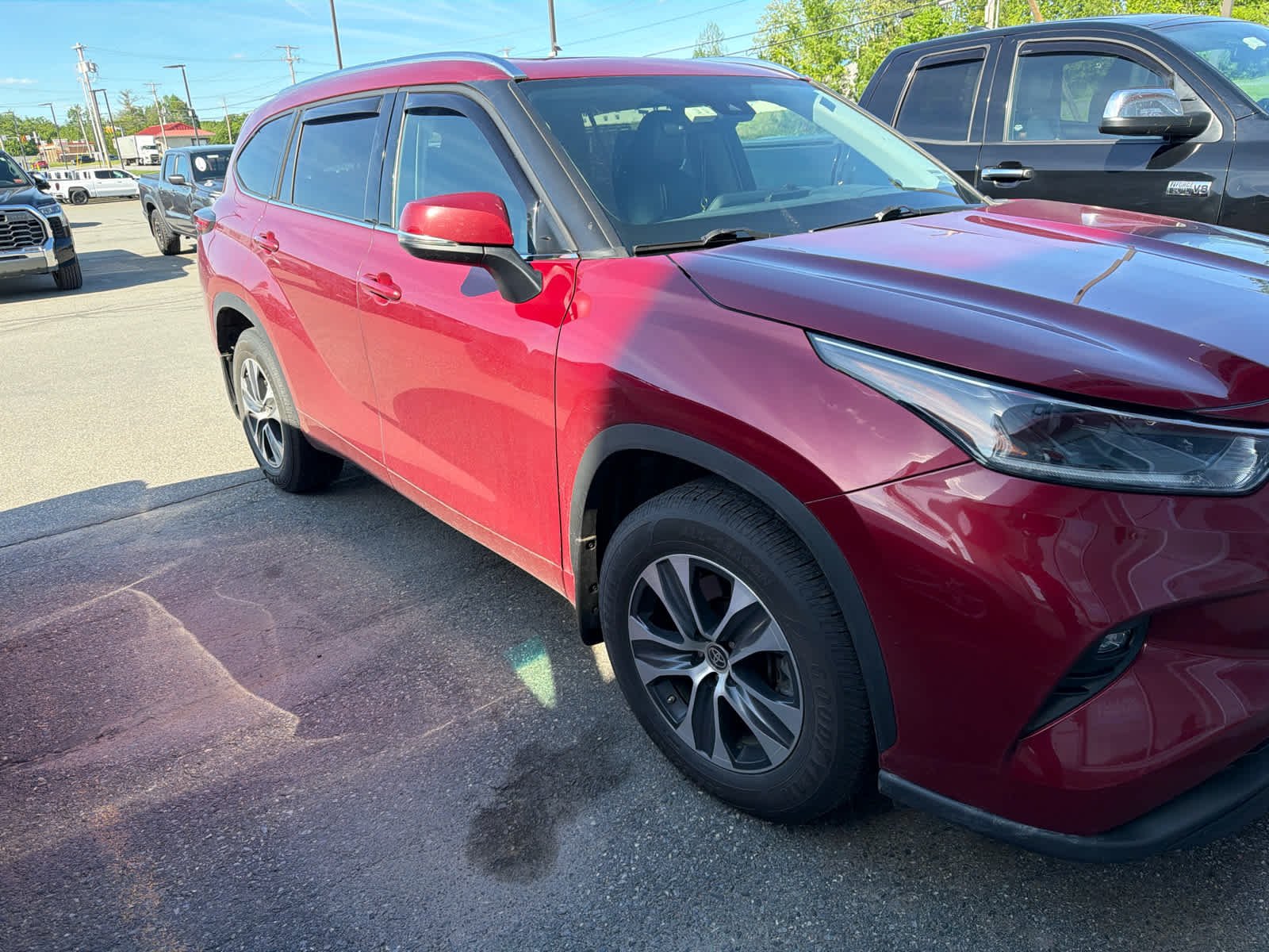 Used 2021 Ruby Flare Pearl Toyota XLE image 2