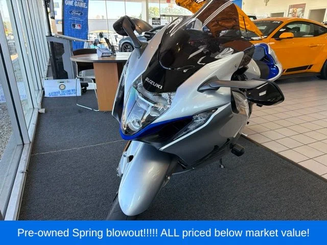 Used 2025 Silver Suzuki R image 3