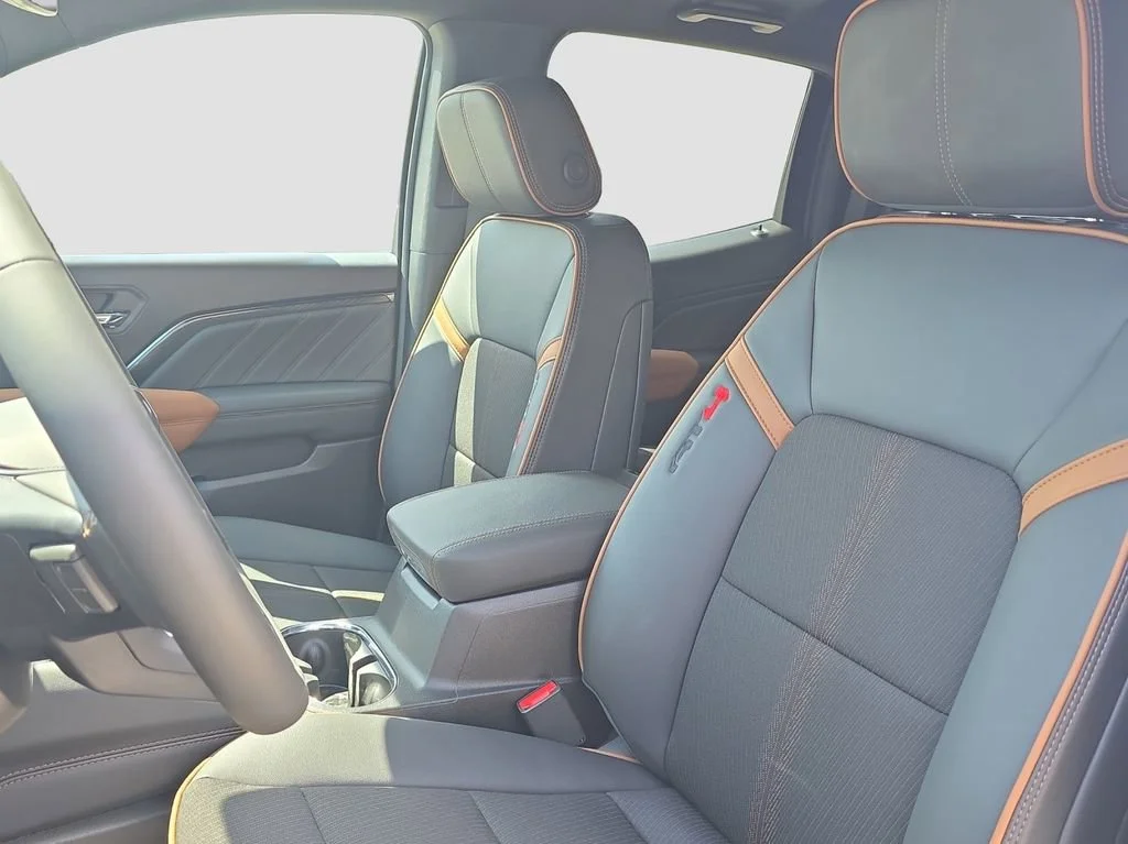 2026 GMC Canyon AT4 - Photo 7