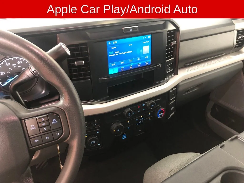 Certified Used 2025 Oxford White Ford XLT image 3