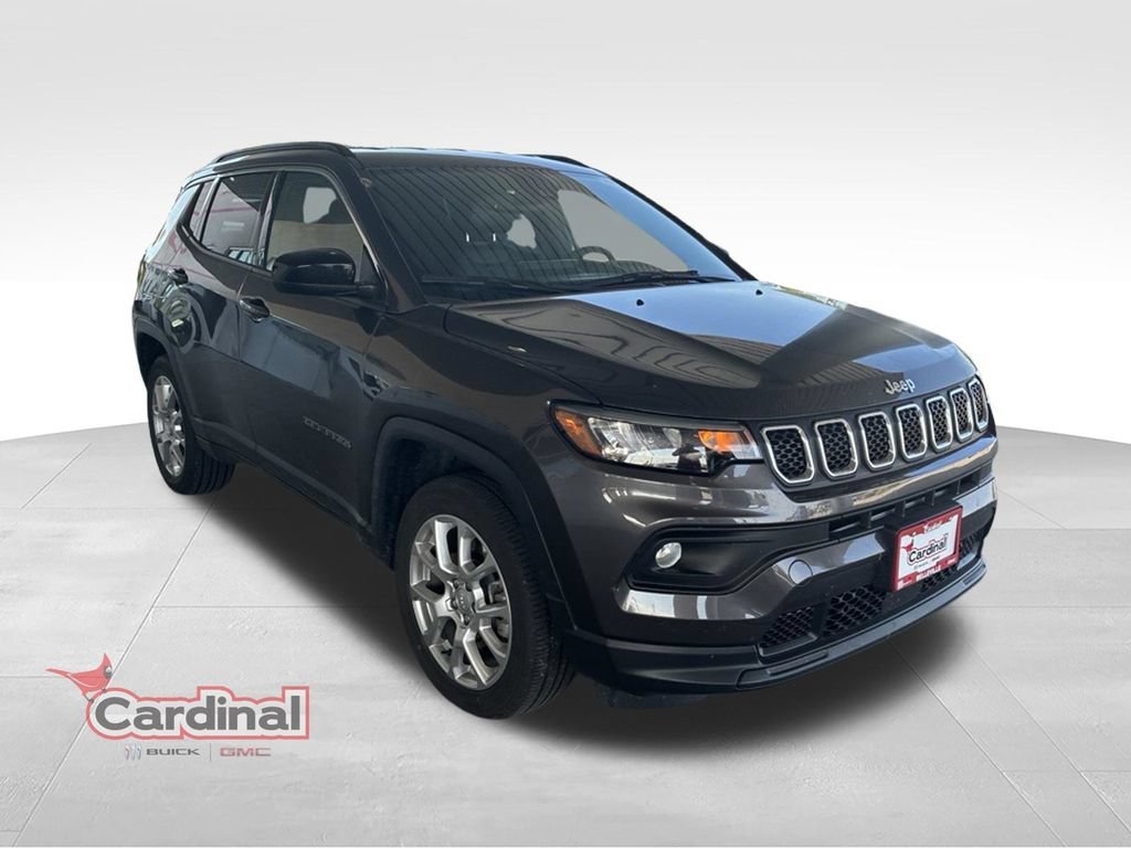 Used 2024 Gray Jeep Latitude Lux image 1
