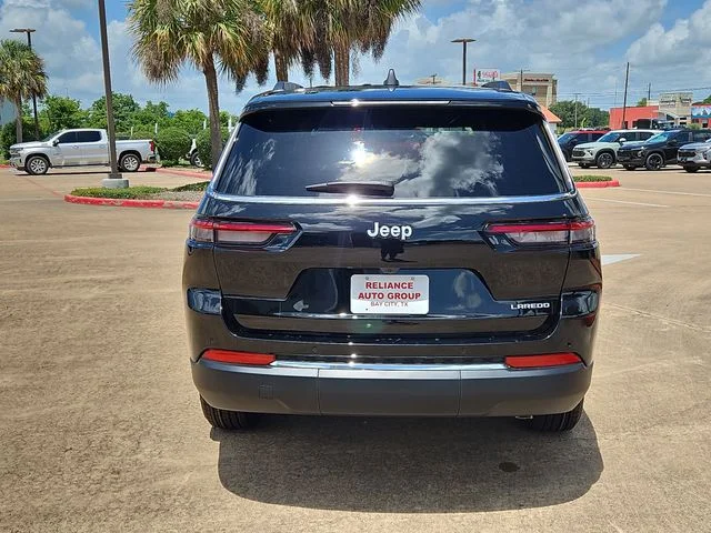 New 2026 Diamond Black Crystal Pearl-Coat Exterior Paint Jeep Laredo image 6
