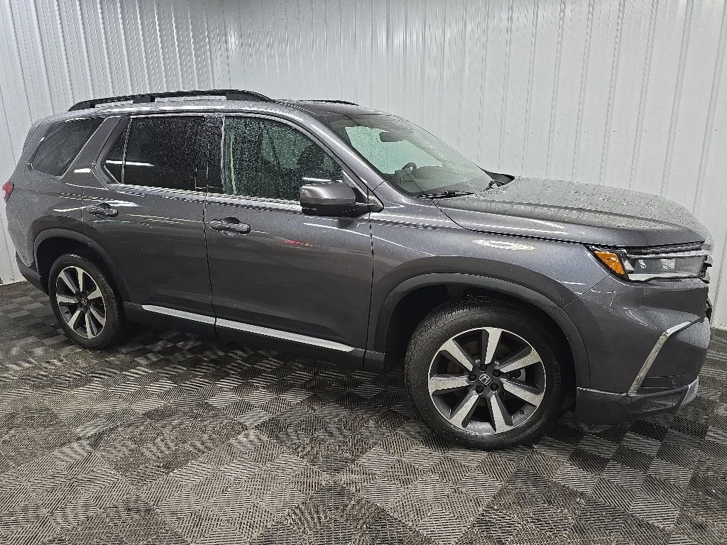2023 Honda Pilot Touring AWD's photo
