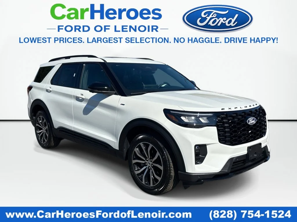 New 2027 Star White Metallic Tri-Coat Ford ST-Line image 1