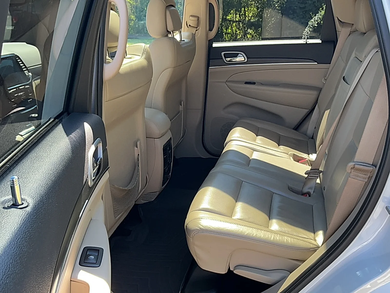 Used 2020 Bright White Clearcoat Jeep Limited 4x2 image 16