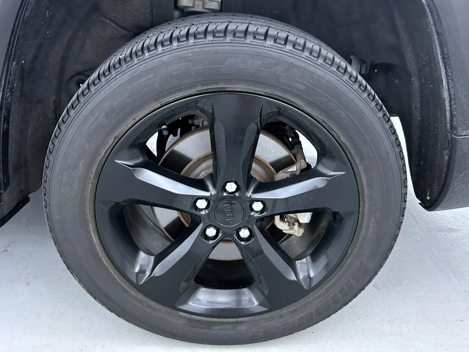 Used 2023 White Jeep Altitude image 25