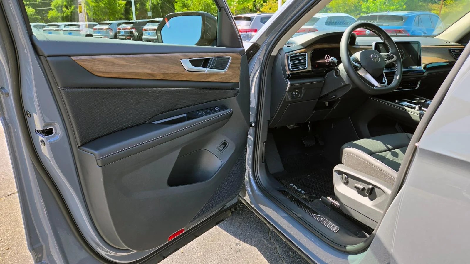 New 2026 Pure Gray Volkswagen 2.0T SE w/Technology image 20