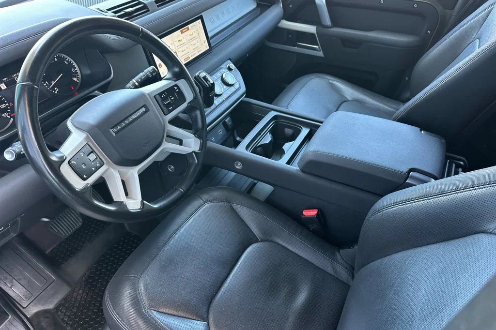 Used 2023 Brown Land Rover X-Dynamic SE image 10