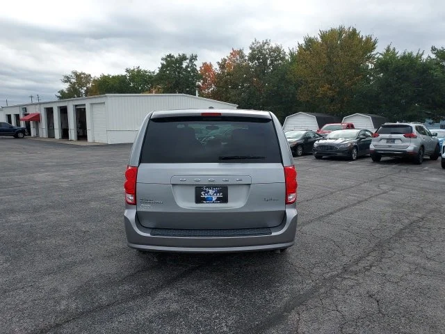 Used 2015 Silver Dodge SXT image 6