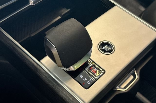 New 2026 Santorini Black Land Rover SE image 19
