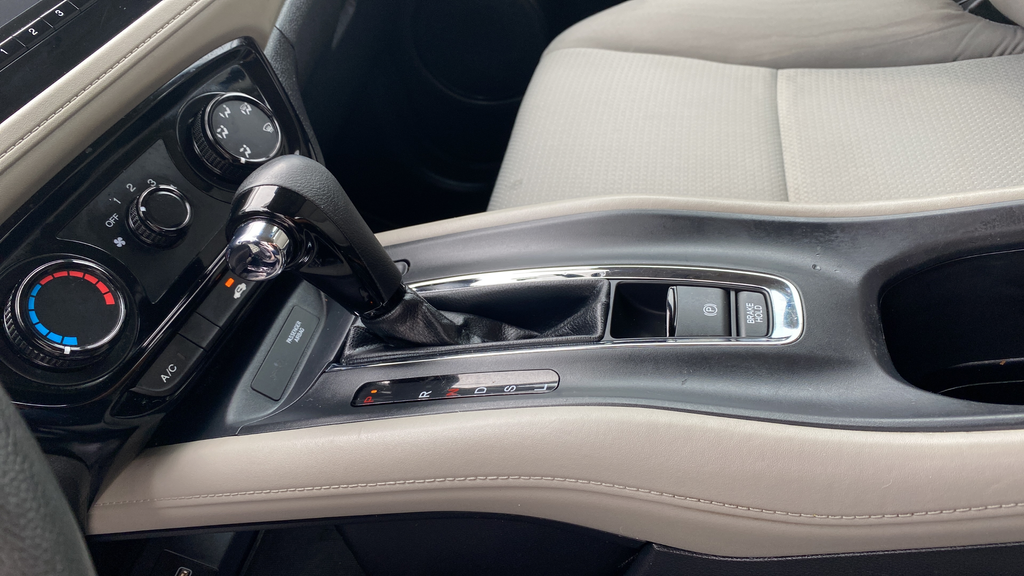 Used 2022 Silver Honda LX image 18