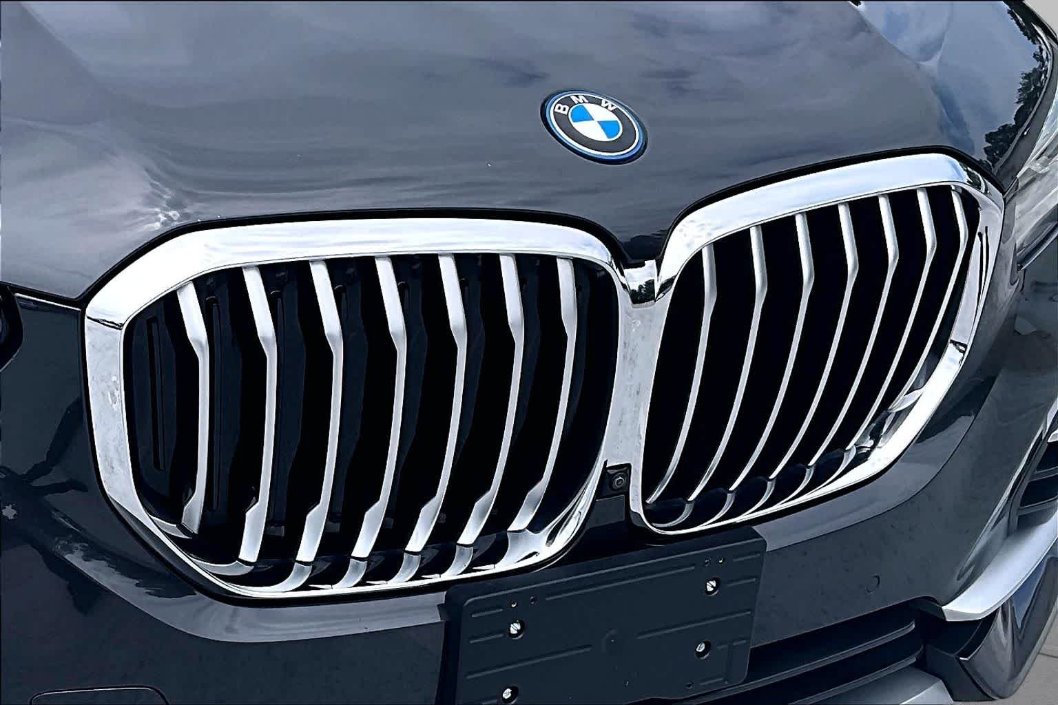 Used 2023 Dark Graphite Metallic BMW xDrive45e image 30